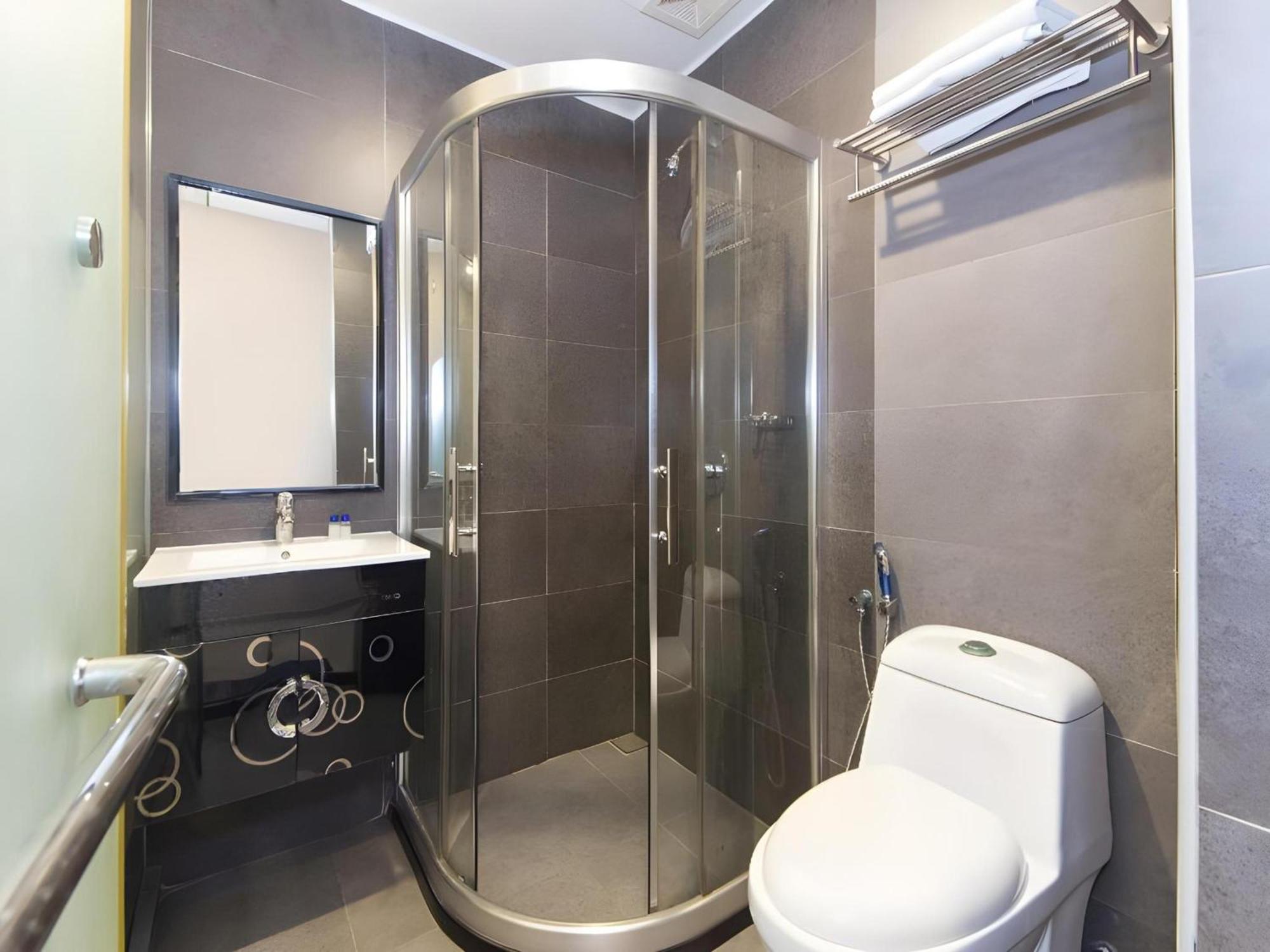 OYO 340 Comfort Hotel Kampong Batu Belah Eksteriør bilde