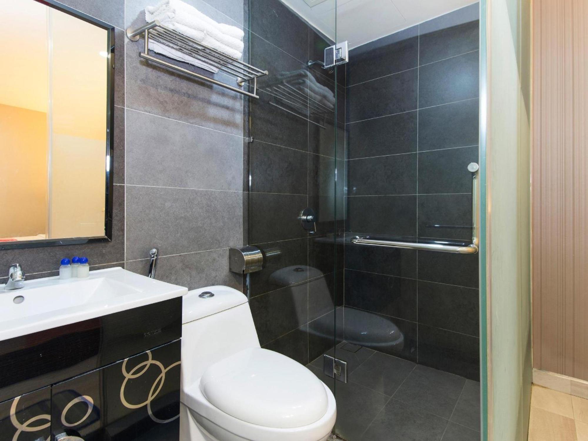 OYO 340 Comfort Hotel Kampong Batu Belah Eksteriør bilde