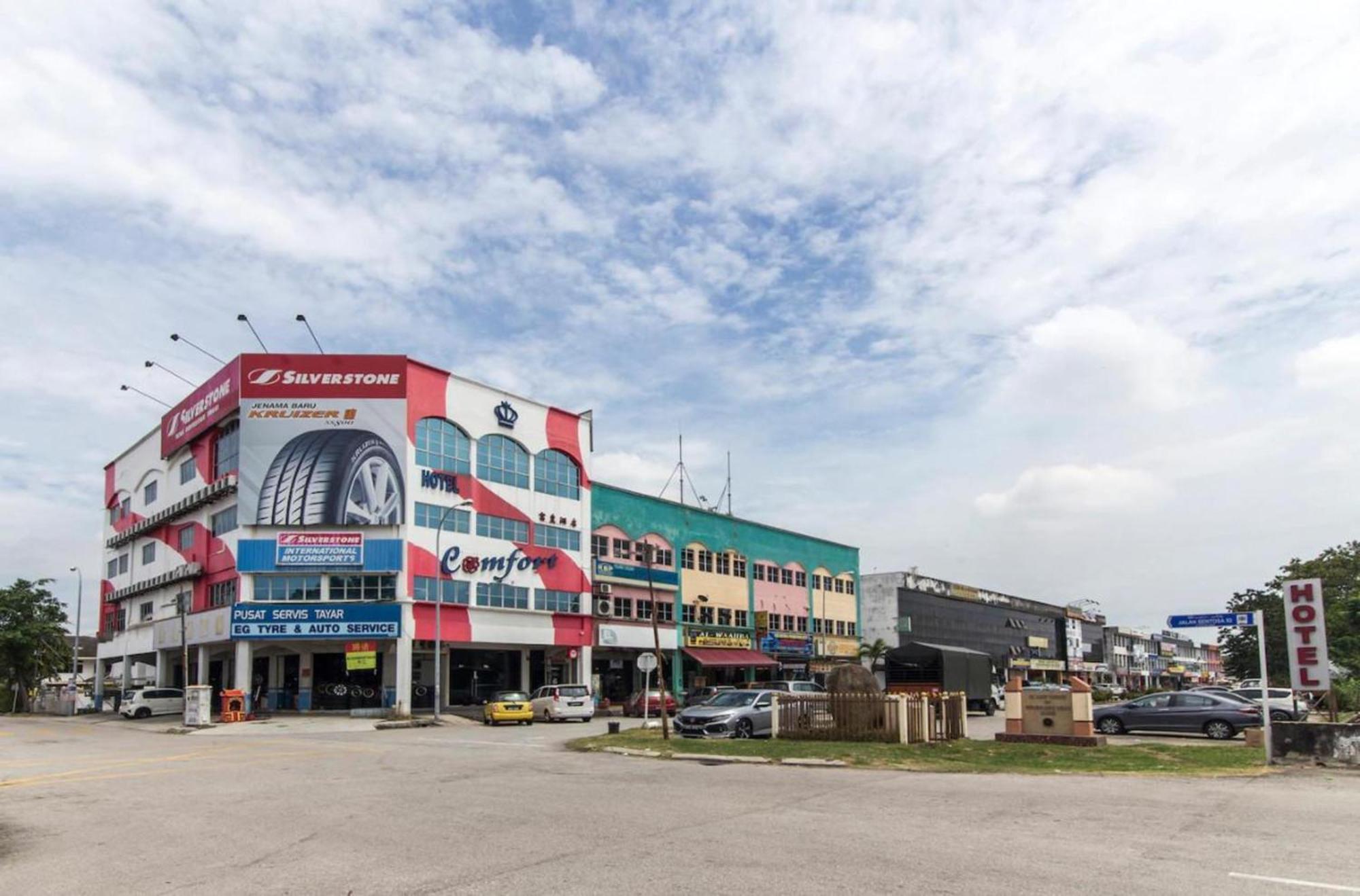 OYO 340 Comfort Hotel Kampong Batu Belah Eksteriør bilde